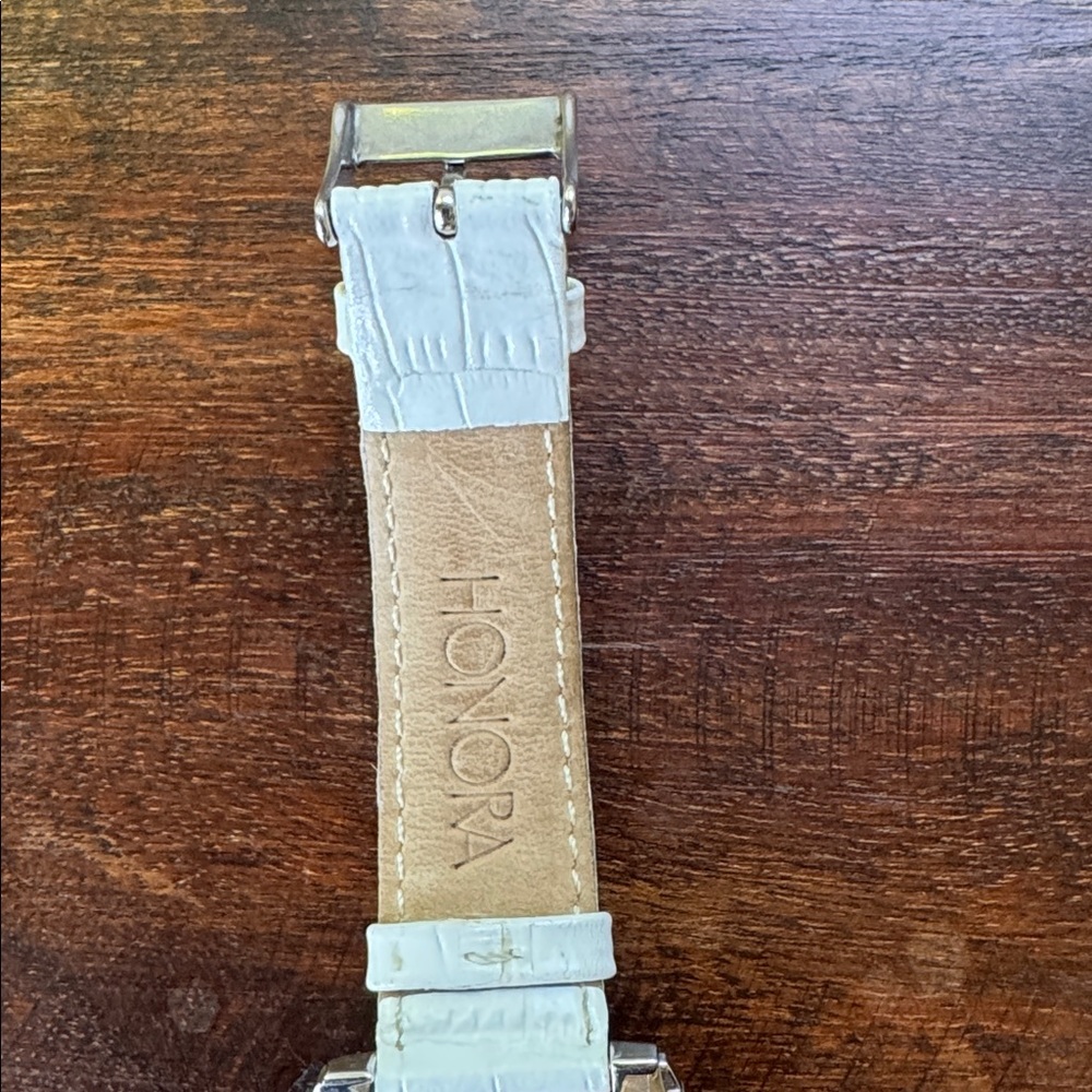 Honora White Leather Strap Women’s Watch with Pearl face good condition - Picture 6 of 8